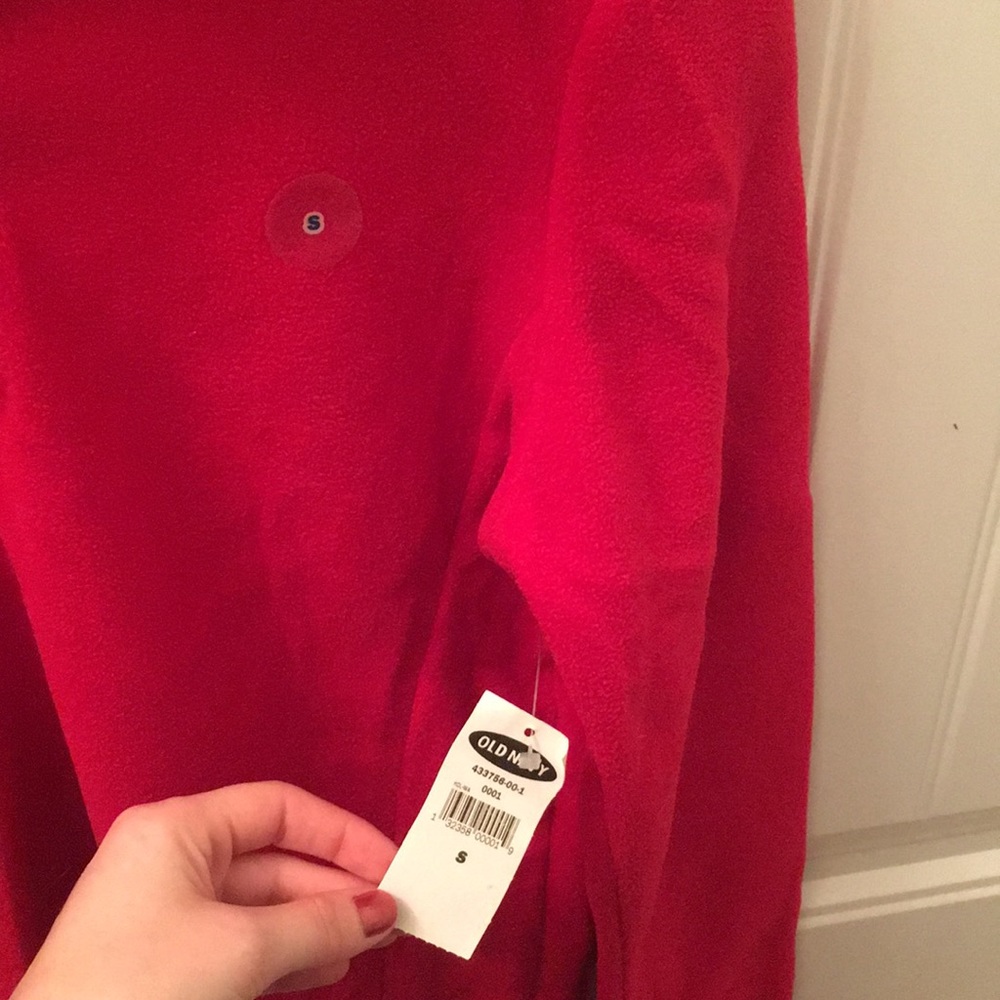 Red pullover - Picture 3 of 4